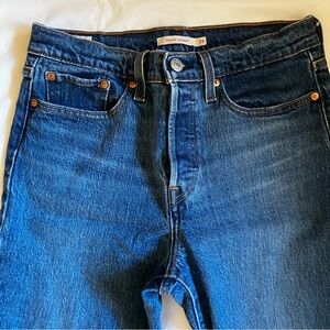 Levi’s wedgie straight size 28